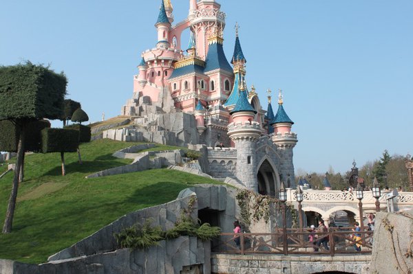 4K] Dragon's Lair Underneath Sleeping Beauty Castle - Disneyland Paris - La  Tanière du Dragon 