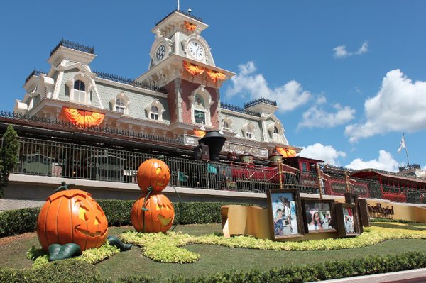 Halloween Decorations At Magic Kingdom Photo Report Designing